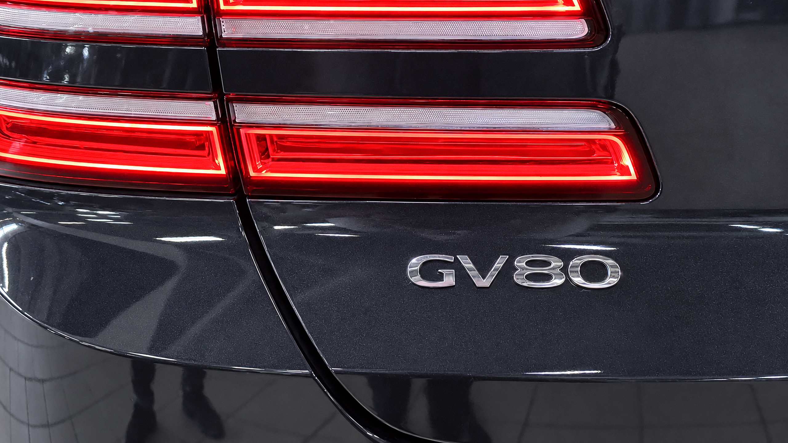 Genesis GV80 шильдик модели